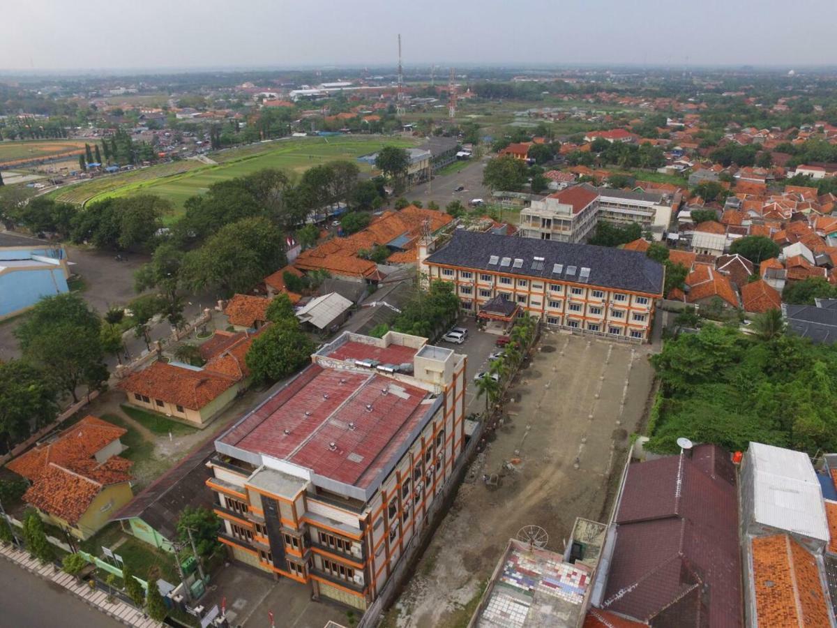 Hotel Wiwi Perkasa 2 Indramayu Buitenkant foto